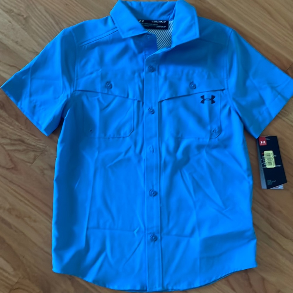 Kids unisex Under Armour heat gear top.  Size youth, medium. NWT.